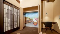 Setiap kamar hotel dapat menampung hingga 4 tamu. Kamar Maiko Hello Kitty itu dapat dipesan langsung di situs Resi Stay. Untuk harga sewa per malamnya adalah 19.545 yen atau sekitar Rp 2,6 juta untuk dua orang. 