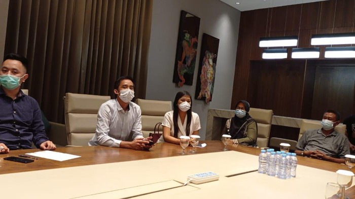 Keluarga selebgram @erlanggs dkk minta maaf ke Bumame Farmasi soal pemalsuan PCR