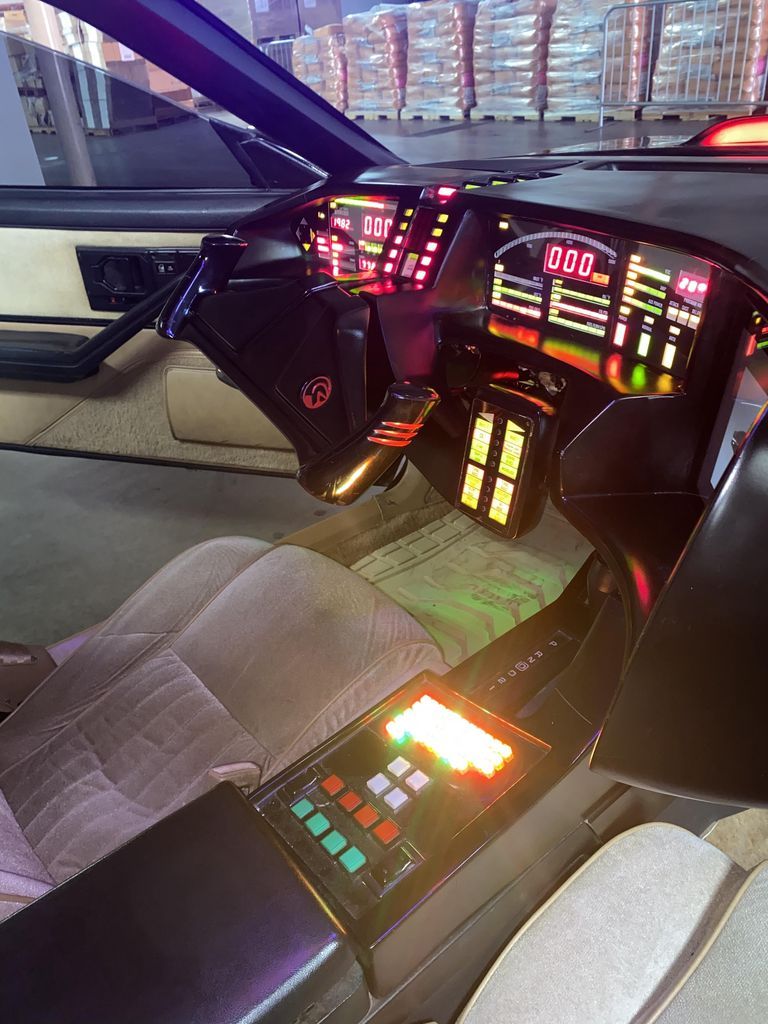 Mobil KITT dari film televisi Knight Rider