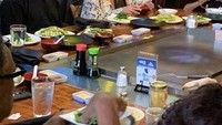Tak hanya saat syuting untuk acara reality shownya. Kanye dan Kim sering tertangkap kamera makan bareng di berbagai restoran. Foto: Instagram