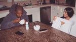 Gaya Kim Kardashian dan Kanye West Saat Makan Bersama Keluarga