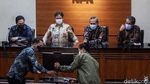 Menkes dan Menteri BUMN di KPK, Ada Apa?