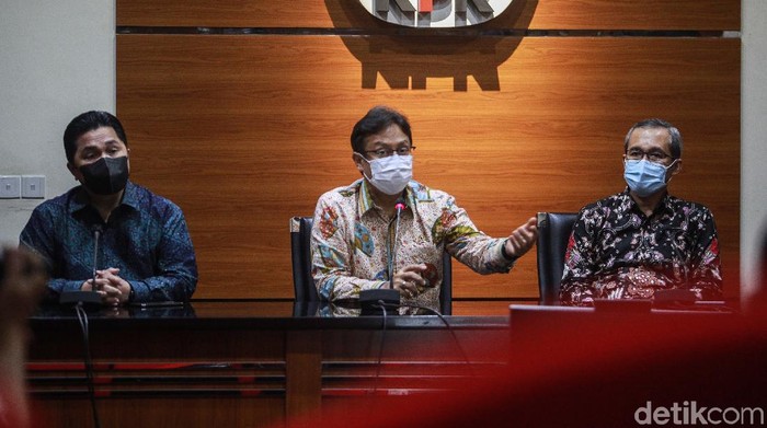 Menkes dan Menteri BUMN di KPK, Ada Apa? Menkes Budi Gunadi Sadikin dan Menteri BUMN Erick Thohir menyambangi KPK. KPK menyebut kedatangan mereka untuk audiensi terkait pengadaan vaksin COVID-19.