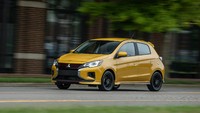 Tidak ada perubahan di bawah kap mesin, mobil ini tetap ditenagai oleh mesin 3A92 1.2 liter MIVEC tiga silinder dengan tenaga 78 hp dan torsi 100 Nm. Mesin ini dipasangkan dengan gearbox manual lima percepatan atau CVT. Foto: Dok. Mitsubishi