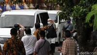 Abu Bakar Baasyir berada di mobil putih bernomor polisi AD 1138 WA. Agung Mardika/detikcom