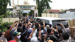 Momen Lambaian Tangan Abu Bakar Baasyir di Ngruki