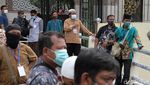 Momen Lambaian Tangan Abu Bakar Baasyir di Ngruki