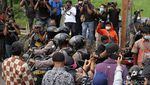 Momen Lambaian Tangan Abu Bakar Baasyir di Ngruki