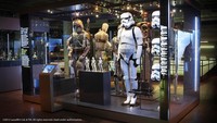 Pameran Star Wars menampilkan model, properti dan kostum luar angkasa yang populer.