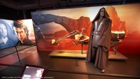 Pameran tersebut dikatakan sebagai pencarian identitas, di mana memungkinkan pengunjung melihat secara detail tentang karakter star wars, sambil pengunjung menemukan karakter mereka sendiri dalam alam semesta fiksi.