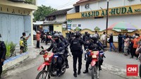Terlihat Tim gabungan Polri, TNI dan Satpol PP menggelar patroli di sekitar Ponpes Al-Mukmin Ngruki, Sukoharjo jelang kepulangan Abu Bakar Baasyir. CNN Indonesia/Rosyid