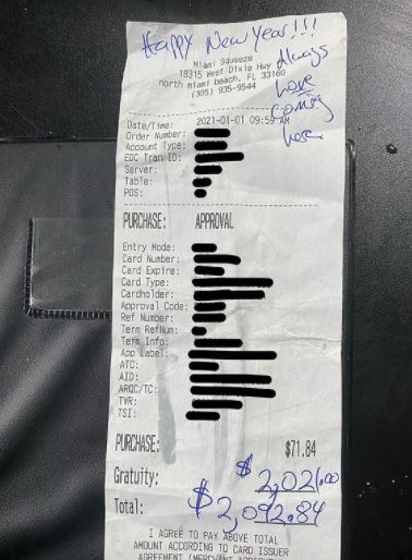 Pelayan Restoran Dapat Tip Rp 28 Juta
