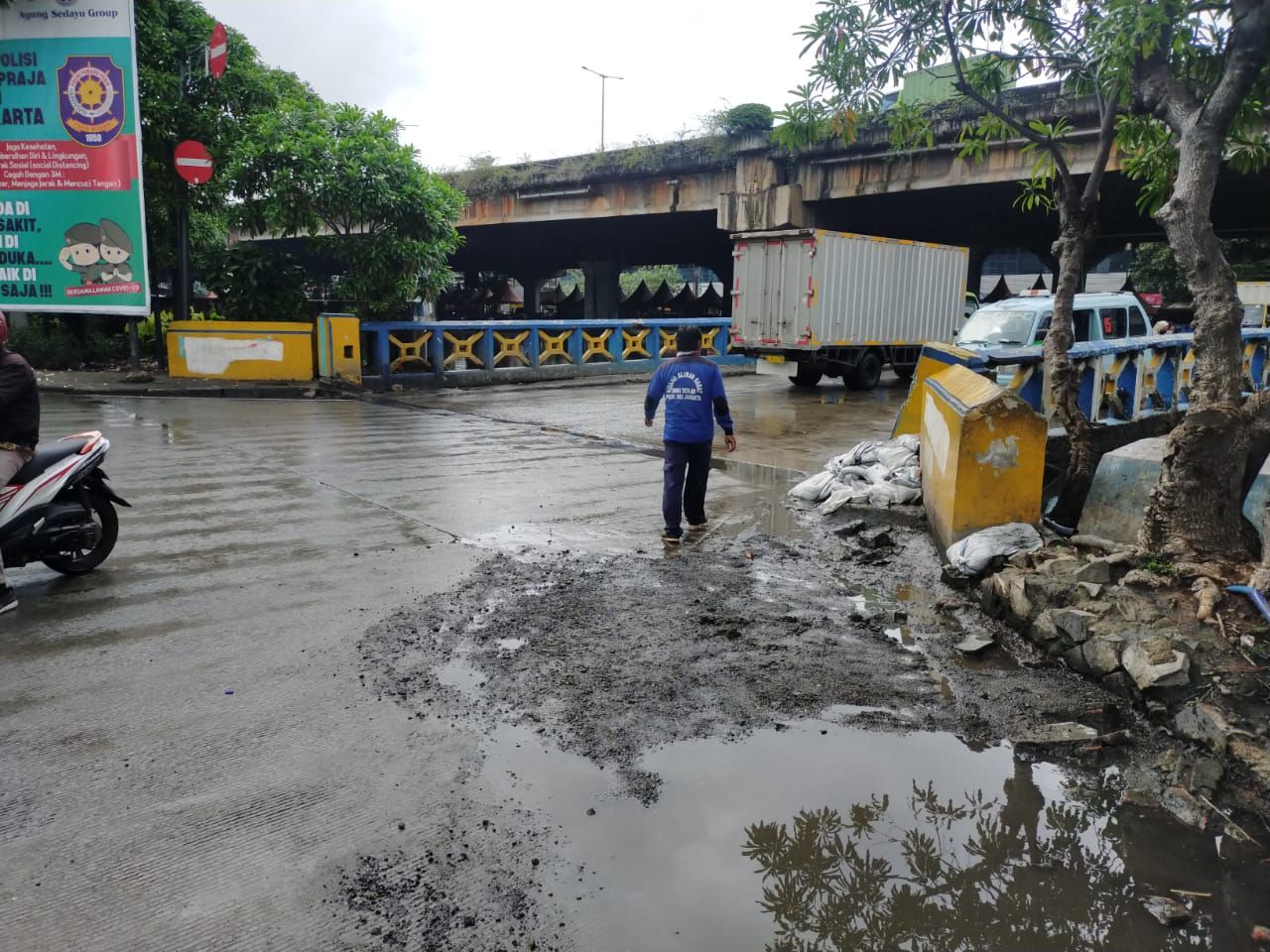 Penanganan Banjir di Jalan R.E Martadinata, di Ancol Jakarta Utara