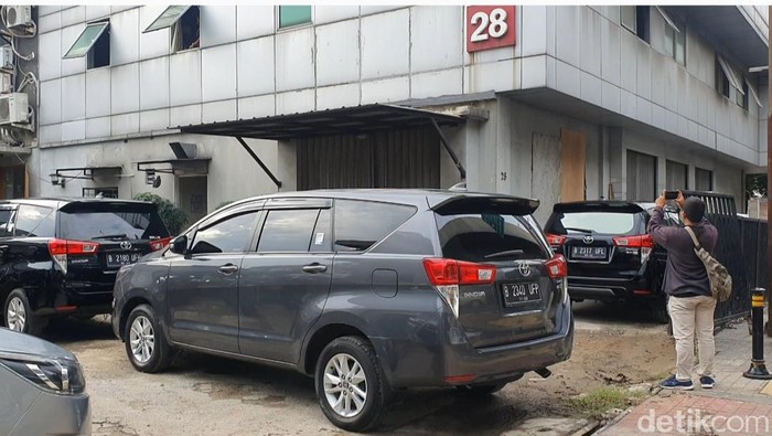Penyidik KPK satangi toko elektronik di Panglima Polim Jaksel