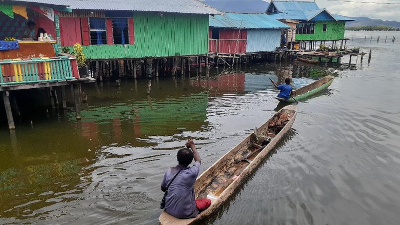 Perahu Perempuan Sentani Perahu Perempuan Sentani