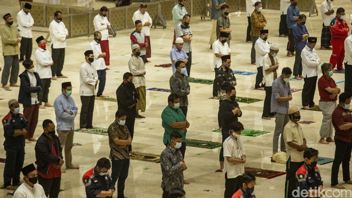 Waktu Salat Zuhur Untuk Salat Jumat Boleh Diperlambat Sedikit Untuk