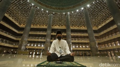 Prokes Ketat Sholat Jumat di Masjid Istiqlal