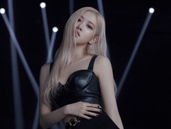 Gaya Seksi Rose BLACKPINK Jadi Duta Global YSL Beauty, Baju Serba Hitam