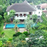 Iniliah potret rumah Harry Su, pengusaha yang telah berkecimpung di dunia pasar modal selama 28 tahun. Rumah tersebut muncul di salah satu episode Di Balik Pintu di YouTube Boy William. (Foto: YouTube/Boy William)