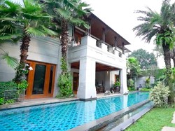 9 Potret Rumah Pengusaha Tajir Indonesia, Desain Mirip Kolonial Spanyol