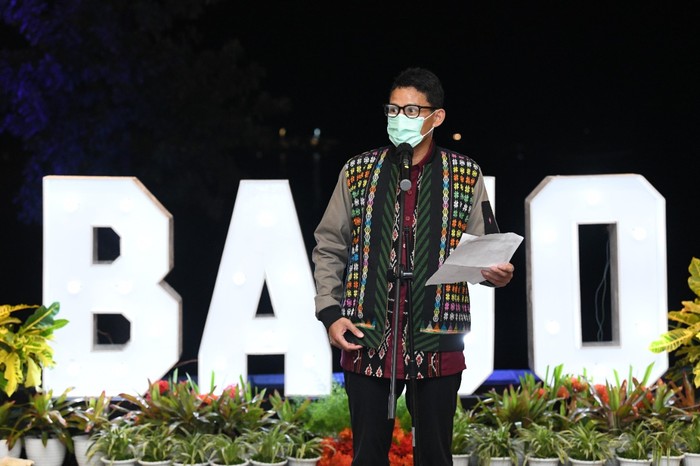 Menparekraf Sandiaga Uno menginginkan Labuan Bajo mengambil peran sebagai tuan rumah KTT G20 lewat promosi para pelaku usaha.