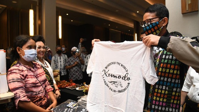 Menparekraf Sandiaga Uno menginginkan Labuan Bajo mengambil peran sebagai tuan rumah KTT G20 lewat promosi para pelaku usaha.