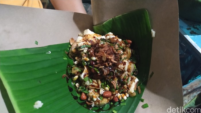 Sarapan Tahu Lontong Lodoyo yang Sedapnya Melegenda