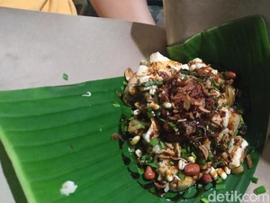 Sarapan Tahu Lontong Lodoyo yang Sedapnya Melegenda