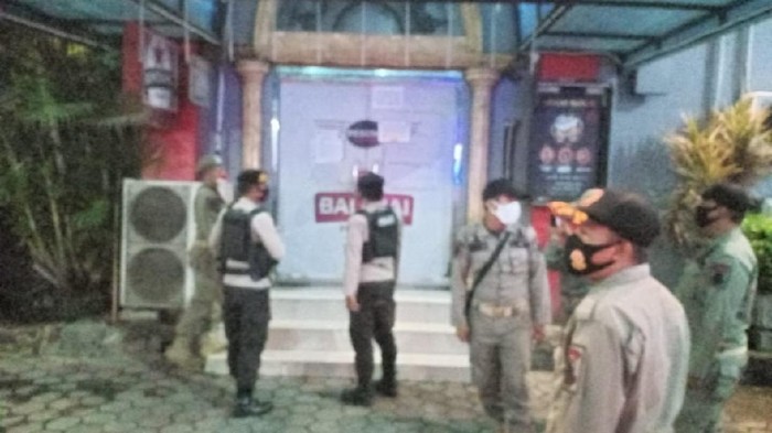 Satpol PP Cilegon segel 2 tempat hiburan malam yang beroperasi saat pandemi