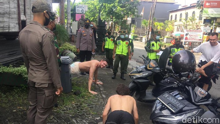 Sejumlah WNA di Badung, Bali, ditindak karena tak taat protokol kesehatan (dok Satpol PP Badung)