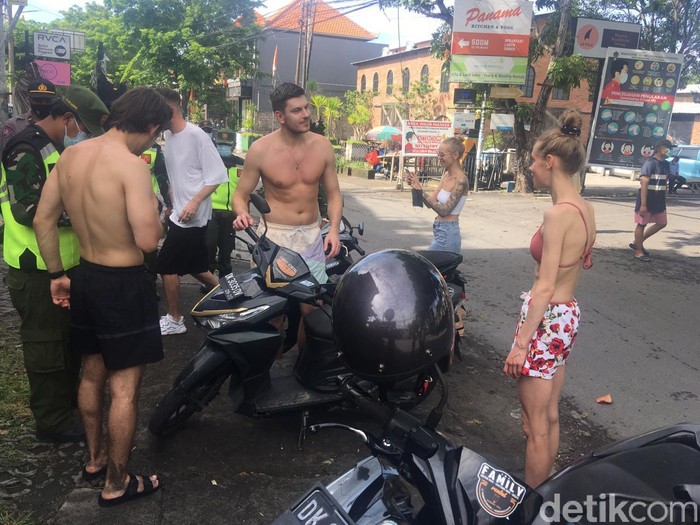 Sejumlah WNA di Badung, Bali, ditindak karena tak taat protokol kesehatan (dok Satpol PP Badung)