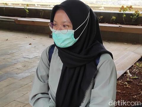 Seli, pedestrian Jakarta yang melewati taman-trotoar KBB Jl RM Margono Djojohadikoesoemo. (Syahidah Izzata/detikcom)