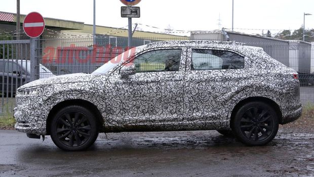 Spy shot of secretly tested future car