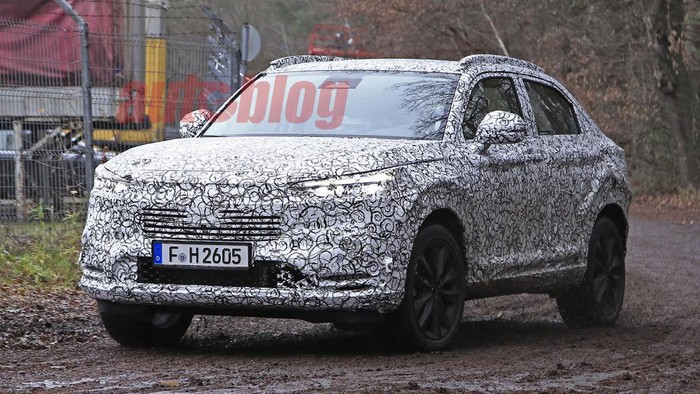 Spy shot of secretly tested future car