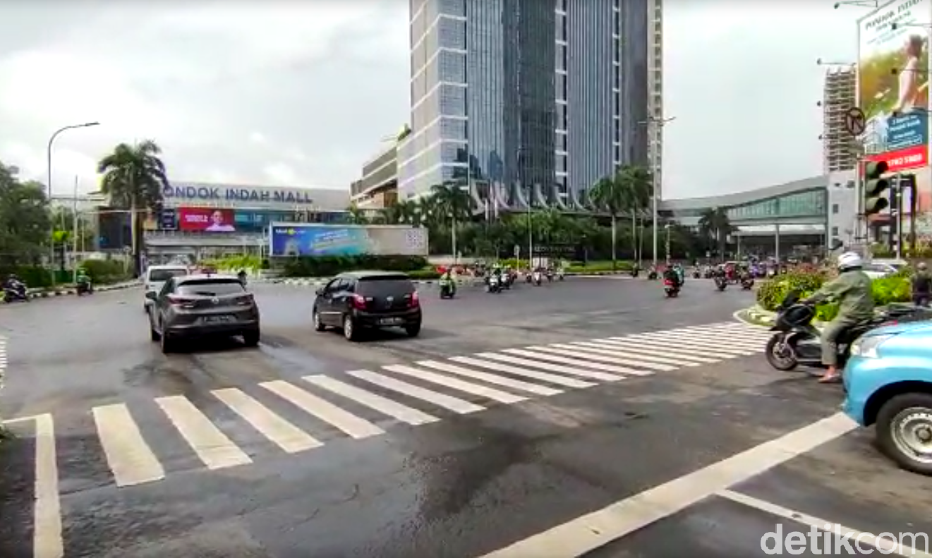 Traffic light di Perempatan Pondok Indah Mall atau PIM. (Taufieq Renaldi Alfiansyah/detikcom)