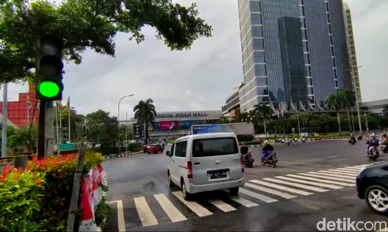 Traffic light di Perempatan Pondok Indah Mall atau PIM. (Taufieq Renaldi Alfiansyah/detikcom)
