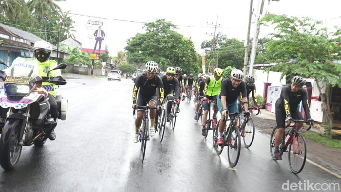 Wakil Ketua Komisi III DPR RI Gowes Keliling Banyuwangi