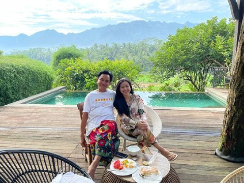 Yusril Ihza Mahendra dan istri