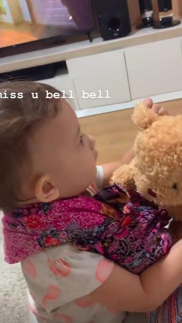 Aura Kasih Berpisah sementara dengan anak