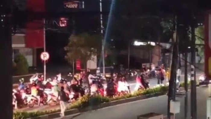 Balap Liar di Cipondoh Tangerang Tutup Jalan