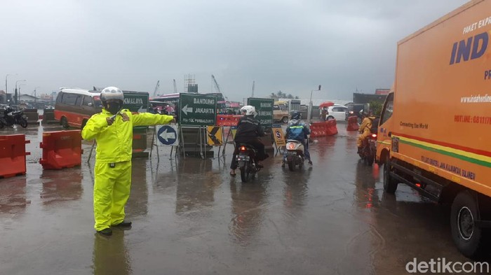 Banjir Rancaekek arus lalin dialihkan