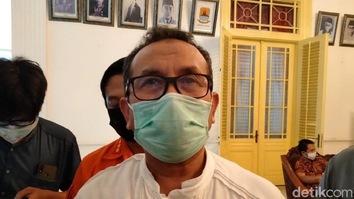 Bupati Cirebon Imron Rosyadi