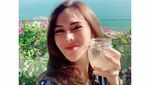 Cantiknya Puy Brahmantya, Artis FTV yang Doyan Ngopi