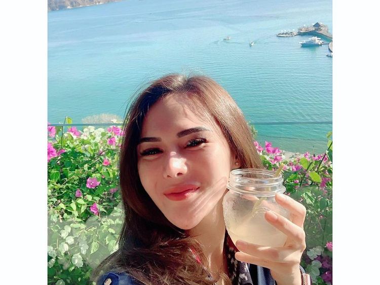 Cantiknya Puy Brahmantya, Artis FTV yang Doyan Ngopi