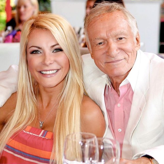 Janda mendiang bos Playboy Hugh Hefner, Crystal Hefner, nyaris meninggal saat operasi transfer lemak. Kini dia lebih memilih tampil natural. Ini sosoknya. Foto: Instagram/@crystalhefner