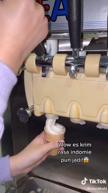 Kakak Adik Bikin Es Krim Indomie