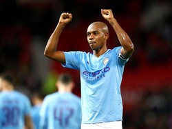Fernandinho menempati nomor empat. Gajinya sama, 150 ribu pounds atau setara Rp 3 miliar per pekan tapi punya bonus yang lebih (Getty Images/Michael Steele)
