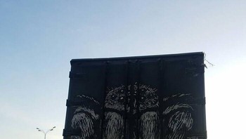 Beberapa kali, saya memulai gambar baru saya ketika mendapati gambar sebelumnya masih terlihat karena mereka tidak mau menghapusnya, jelasnya. Foto: Instagram/Nikita Golubev