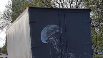 “Hal lainnya adalah Anda tidak dapat membatalkan apa yang Anda lukis. Tetapi saya merasa hal itu bermanfaat karena membantu saya berkomitmen menyelesaikan pekerjaan dan belajar kapan saat yang tepat untuk berhenti, jelasnya. Foto: Instagram/Nikita Golubev