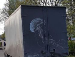 Kreatif! Karya Seni Iseng dari Truk Kotor